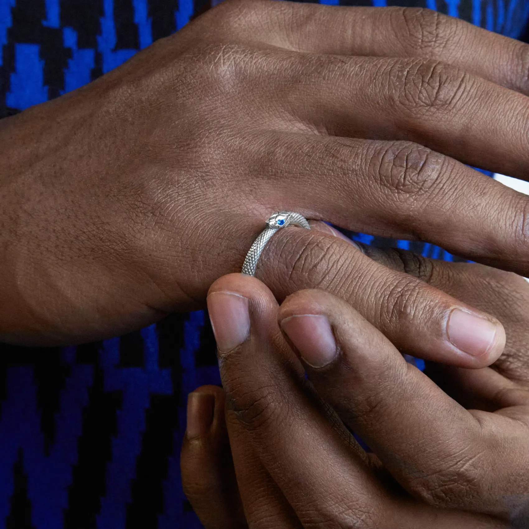 Inter Gioielli^IM X NOVE25 ANELLO BISCIONE CON BRILLANTI NERAZZURRI SILVER